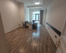 Əhməd Rəcəbli küçəsində 330 kv ofis icarəsi