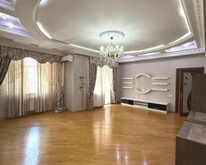 8 Noyabr m/s yaxın 3 otaq satılır