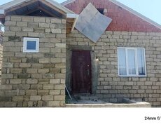 Продается дом с 3 спальнями и внутренним двориком на участке 2 акра