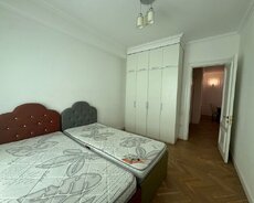 Bilajari возле Белого Дворца