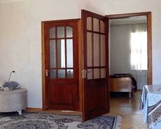 Bilajar рядом с ретро-рестораном