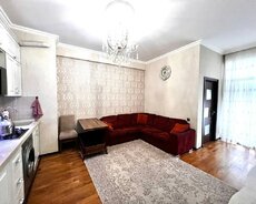 Yeni Günəşli Kristal Abşeron Yaşayış Kompleksində Ailəlilər