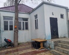 Дом с 3 спальнями и внутренним двориком на продажу на участке 1 акр