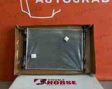 Hyundai Tucson su radiatoru