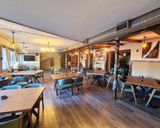 İzmir parka yaxın pub icarəyə verilir