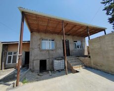 3 sot`da 3 otaqlı həyət evi satılır