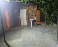 2 sot`da 5 otaqlı həyət evi satılır