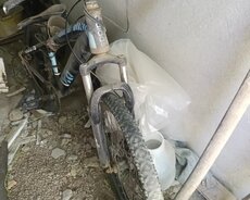 Satılır təmirə ehtiyacı var