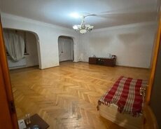 Бакиханов 5-комнатная квартира, 4 спальни, продается