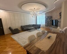 Продается 3-комнатная новостройка 150 м², Строителей м