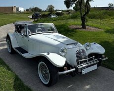 Retro Jaguar bey gelin maşıni