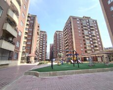 Türkiyə səfirliyinın yanında