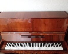 Piano yaxşı vəziyyətdə