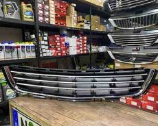 Opel Astra H нижняя решетка радиатора
