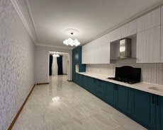 Рядом с отелем Hyatt Regency
