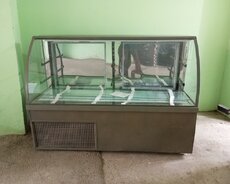 Продаётся холодильная витрина