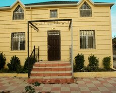 Maştağa qəsəbəsində 5 otaqlı ev satılır
