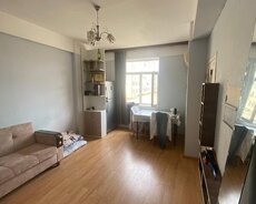 Продается полностью отремонтированная меблированная квартира по адресу Masazır Qultuluş 93.