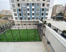 Tibb Universitetinın yanında