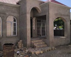 Дом во дворе, 4 комнаты.
