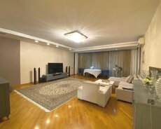 28 May m/s yaxın 4 otaq satılır