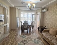 8 Noyabr m/s yaxın 3 otaq satılır
