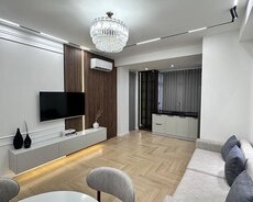 Şərq bazarının yanında 2 otaqlı mənzil satılır