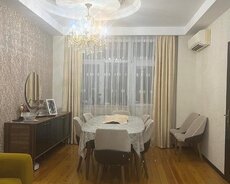 Badamdarda 3 otaqlı mənzil satılır