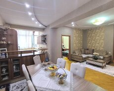Ayna Sultanova heykəlinə yaxın 3 otaq satılır