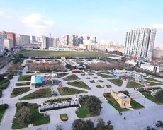 Yasamal parkının yanında 2 otaqlı mənzil satılır