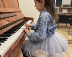 Piano müəllimi