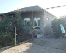 Maştağa qəsəbəsində 6 otaqlı ev satılır