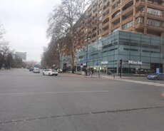 Metroya yaxın tələbə qızlar yazın mənə