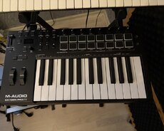 Midi - controller (midi-klaviatura) M Audi o Oxygen Pro25. Us