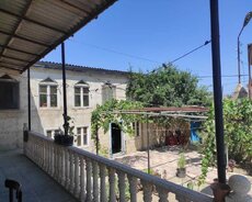 Buzovna Maştağa yolunda həyət evi satılır