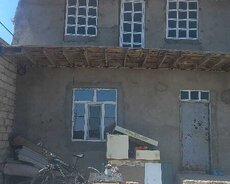 Ramana qəsəbəsində 4 otaqlı ev satılır