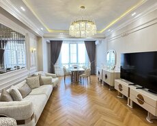 Станция метро Гянджлик, Университет Ада