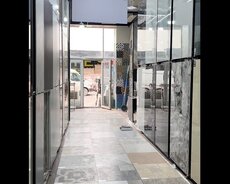 Продавец магазина Керомогранит