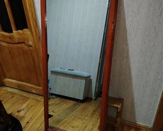 Продается настенное зеркало б/у в хорошем состоянии.