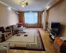 Mərkəzi parkın yanında 3 otaqlı mənzil satılır