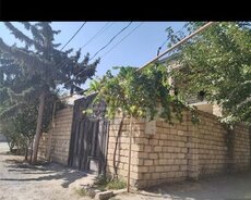 Təcili binəqədidə Respublika Qai nin alt hissəsində ev satıl