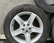 255-60-16 Michelin с небольшим пробегом
