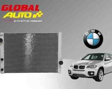 BMW X6 E71 su radiatoru