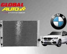 BMW X5 F15 su radiatoru