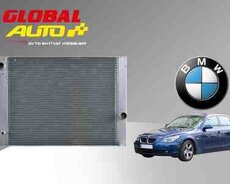 BMW E60 su radiatoru