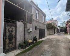2-х этажный дом во дворе