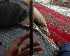 Üzündəki çatlayan üzlükdür