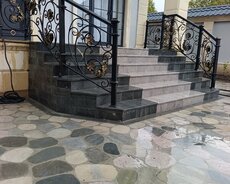 Каменотес в каменной мастерской