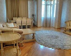 İzmir parkın yanında 3 otaqlı mənzil satılır
