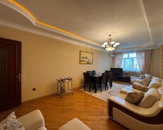 Yasamal rayonunda 3 otaqlı mənzil satılır